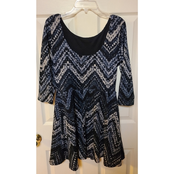 EUC Size Medium Lily Rose Dress - Picture 2 of 4